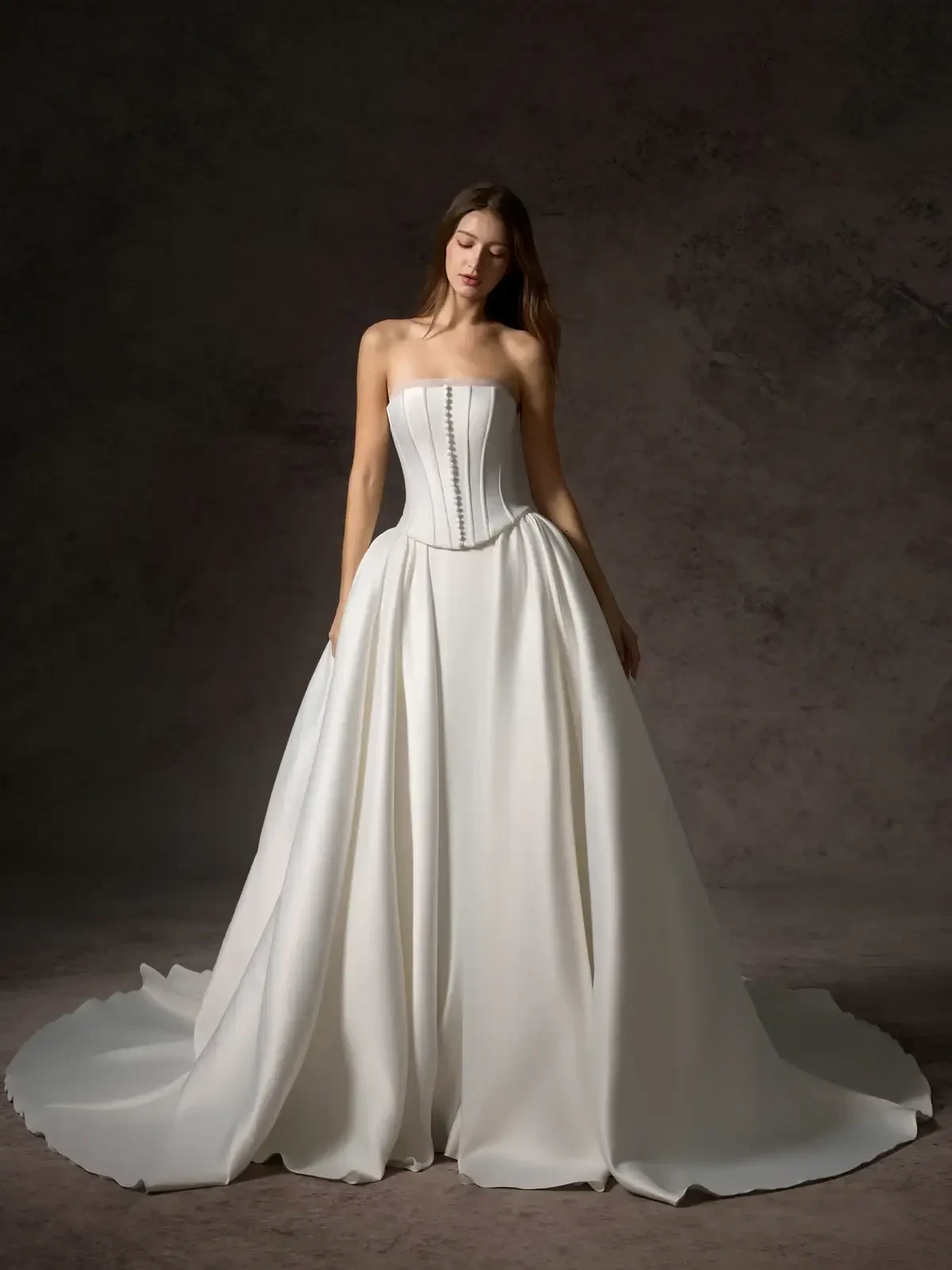 Summer-to-Fall Wedding Dress Trends California Brides Are Loving. Desktop Image