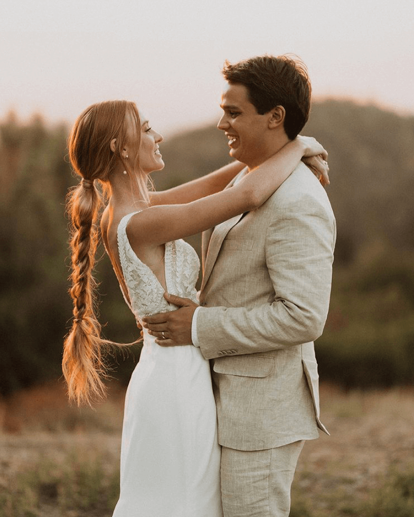 Сouple wearing a white gown and a white suit